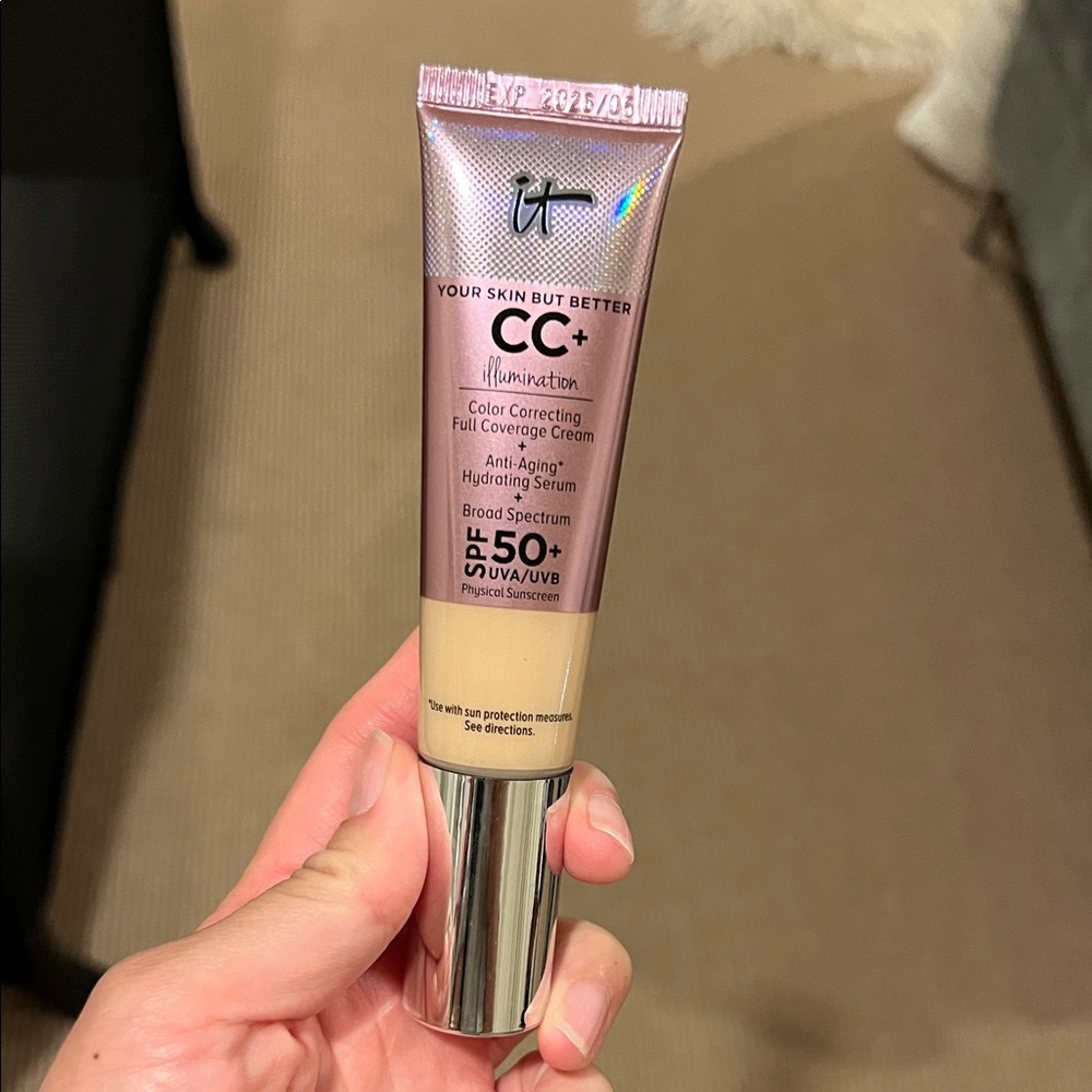 IT Cosmetics CC+ Illumination Cream - Light Beige